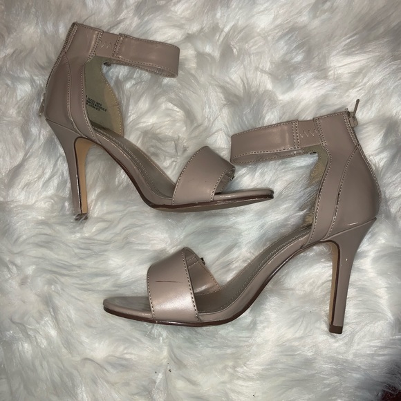 Heels - Picture 3 of 4